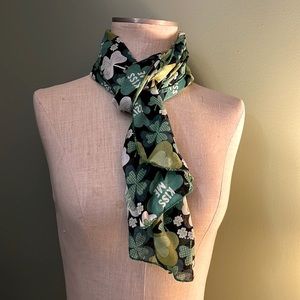 Clover scarf